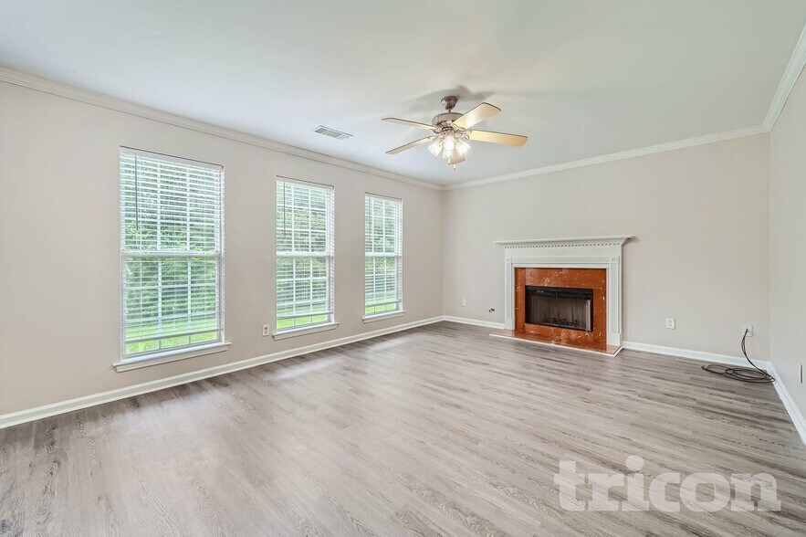 Building Photo - 5799 Village Loop