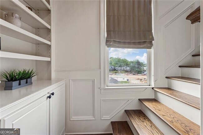 Building Photo - 629 Boulevard NE
