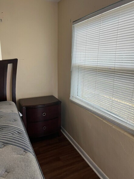 Building Photo - 4586 Park St