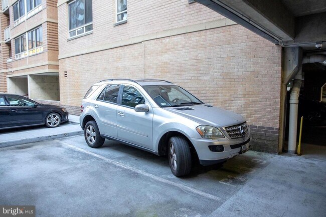 Building Photo - Bright 1BR with Parking Included, Minutes from The Wharf!