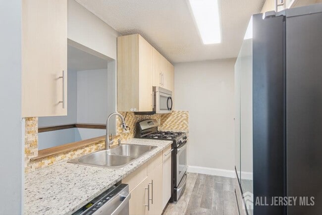 Building Photo - 208 Sunshine Ct