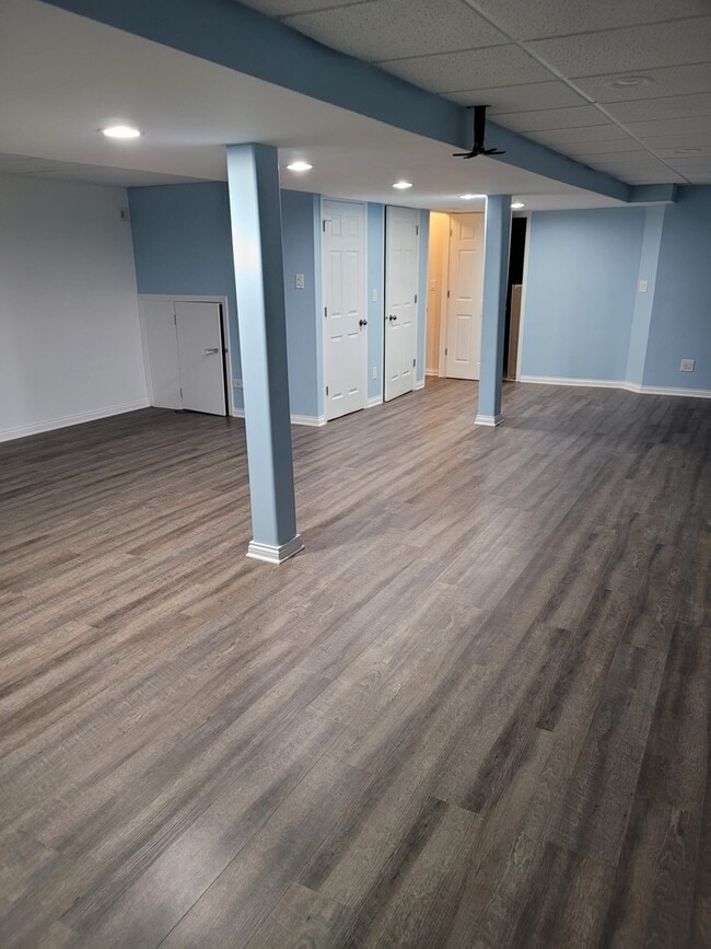 Building Photo - 920 Sweetflower Dr