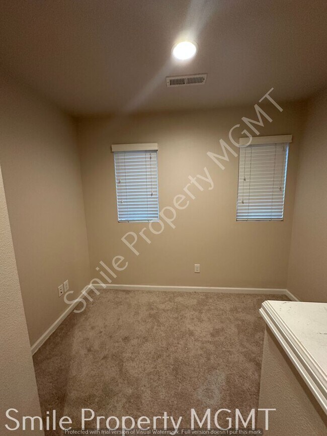 Building Photo - single house