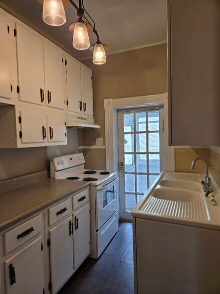 Galley Kitchen - 2157 Richmond Ave