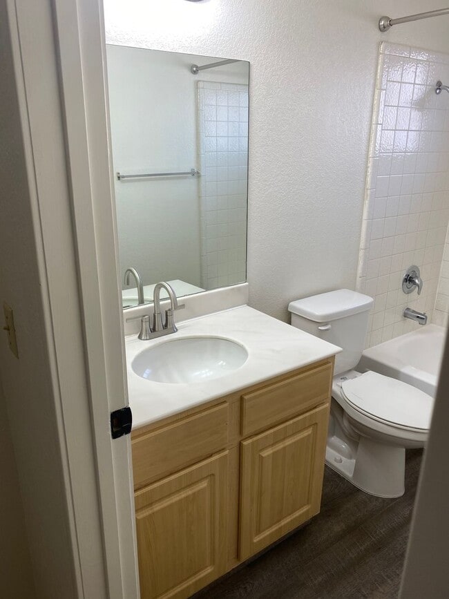 Building Photo - Henderson!!! 4 Bedrooms!! Single Story!! 2 car garage!! Big Back Yard!!! No HOA!! All Appliances!!