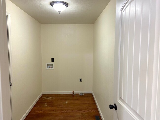 Building Photo - *COMING SOON* Sparks Single Story Home - 4...