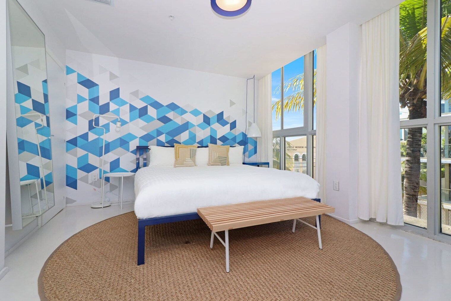 Building Photo - 250 Collins Ave