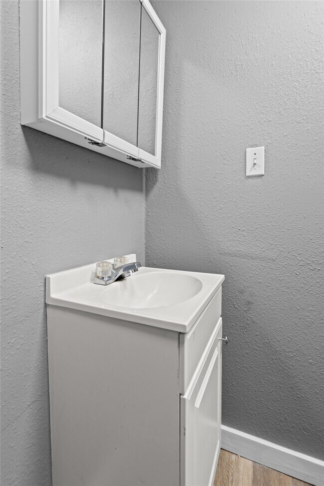 Building Photo - 1910 Stringtown Rd