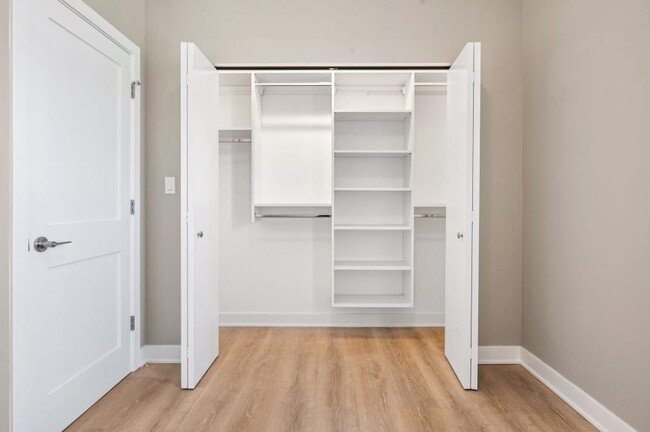 Building Photo - 2 bedroom in Chicago IL 60657