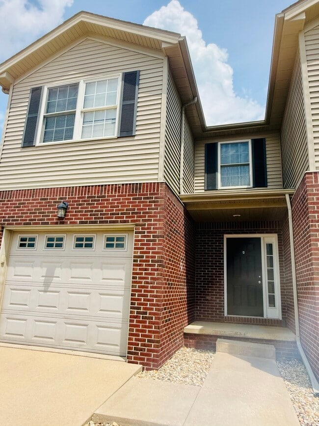 Building Photo - 1112 Ekstam Dr