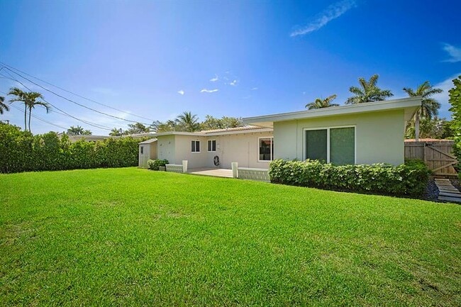 Building Photo - 2445 SE 7th St