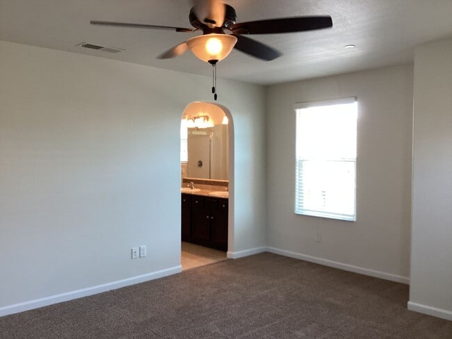 Building Photo - 7009 Harmony Dr