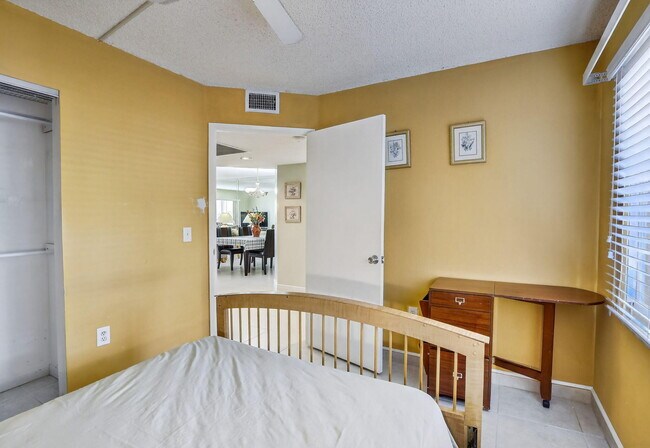 Building Photo - 1500 SW 131st Way