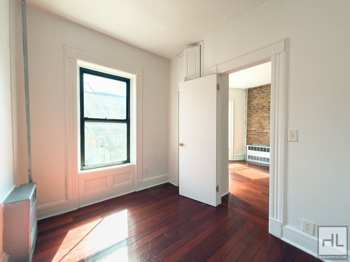 Building Photo - BEDFORD AVENUE 1-Bed / 1-Bath