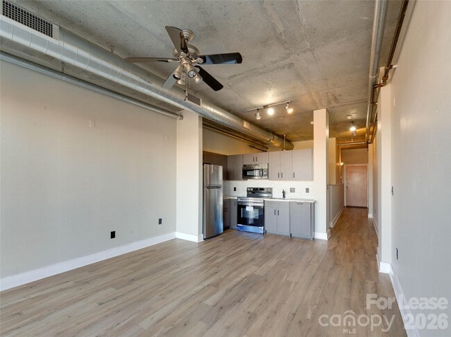 Building Photo - 505 E 6th St