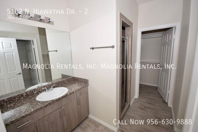 Building Photo - 5102 N Hiawatha Dr