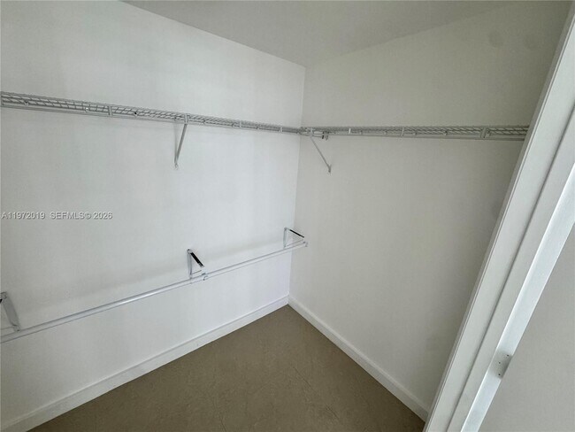 Building Photo - 495 Brickell Ave