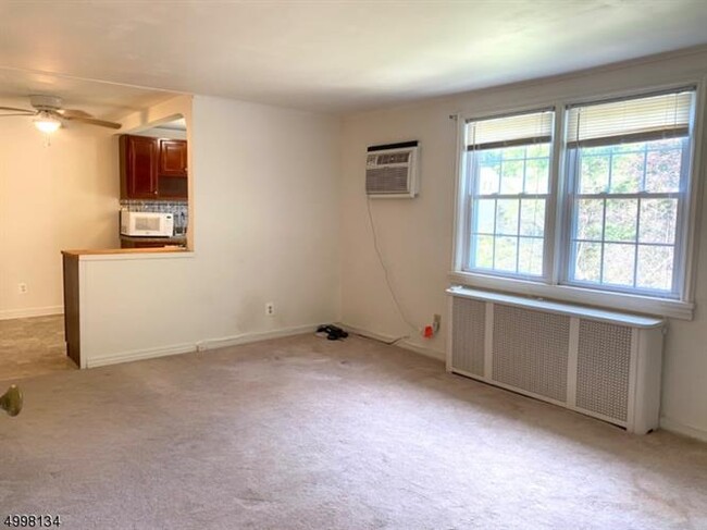 Building Photo - 502 Lincoln Park E