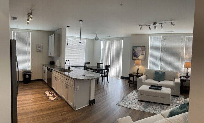 Primary Photo - 401 W Trade St