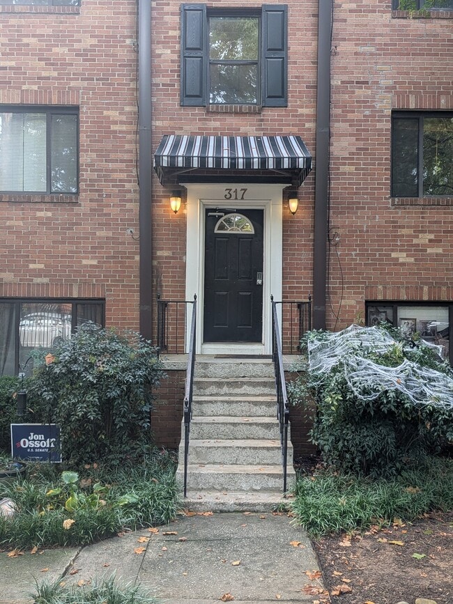 Building Photo - 317 3rd St NE