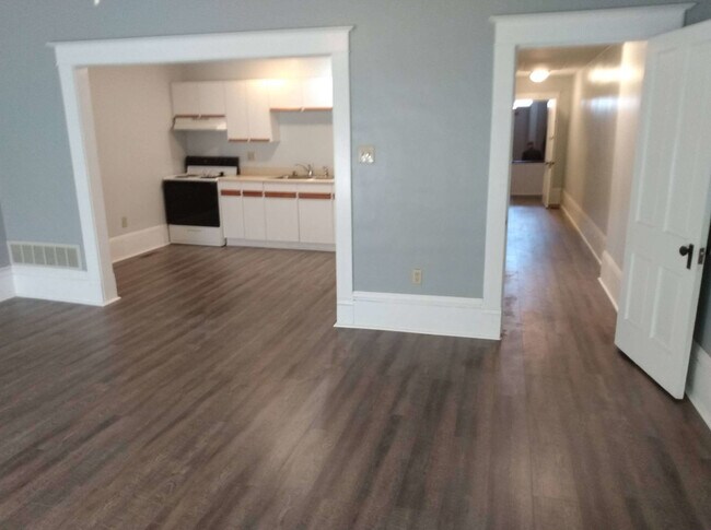 Building Photo - 39 N Paint