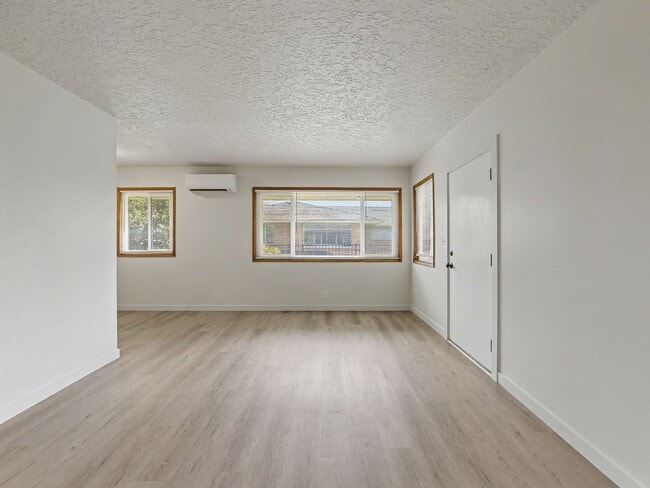 Building Photo - CHASD02