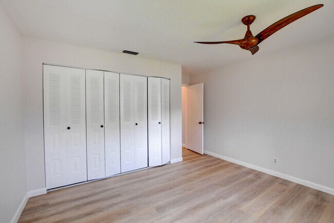 Building Photo - 6347 Country Wood Way