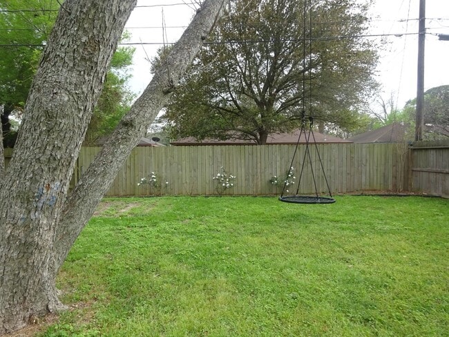 Building Photo - For Lease | 3 Bed, 1 Bath | 1,074 Sq Ft |O...