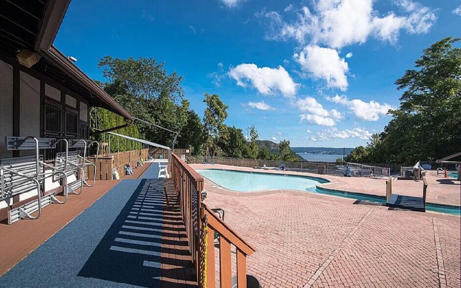 Building Photo - 328 Sierra Vista Ln