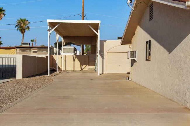 Building Photo - 212 Coral Dr