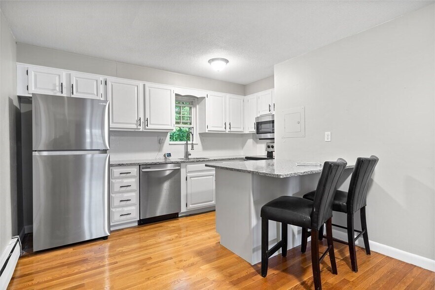 Kitchen - 25 Arlington Rd