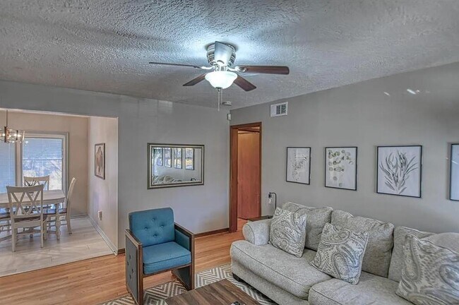 Building Photo - 505 Inwood Dr