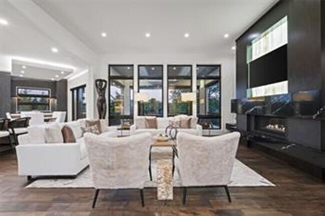 Building Photo - {5842} Luxury Rental in Forrest Ridge Esta...