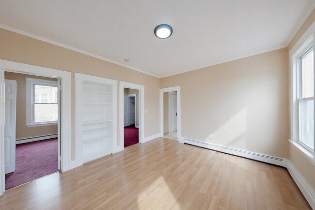 Building Photo - 42 Planten Ave