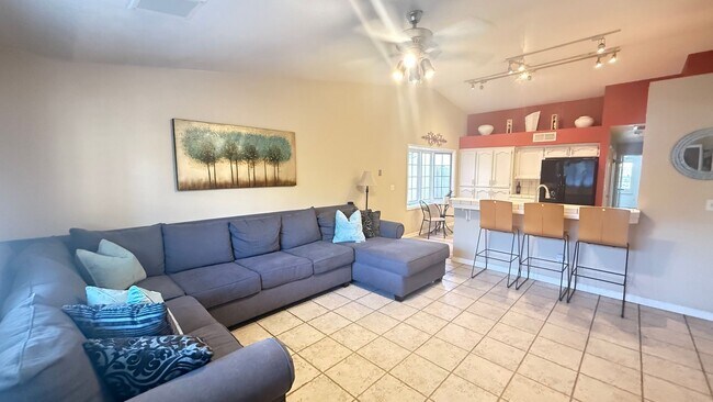 Building Photo - 3-bedroom, 2-bathroom home located in the ...