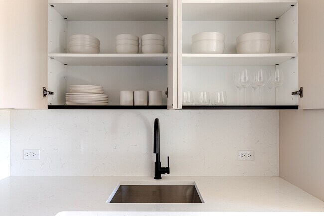 Building Photo - 130 Hope St