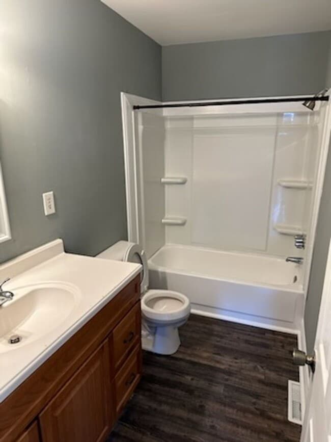 Building Photo - Renovated 2 Bedroom Townhouse East Henrico Area