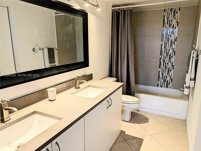 Building Photo - 19501 E Country Club Dr