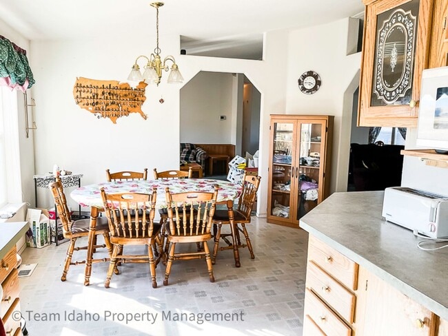 Building Photo - 2001 Manufactured Home on 160 Acre Farm ne...