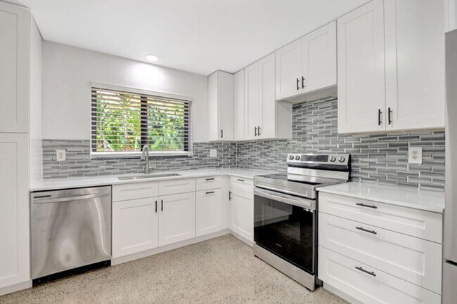 Building Photo - 3550 NE 4th Ave