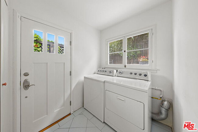 Building Photo - 2413 Argosy Way