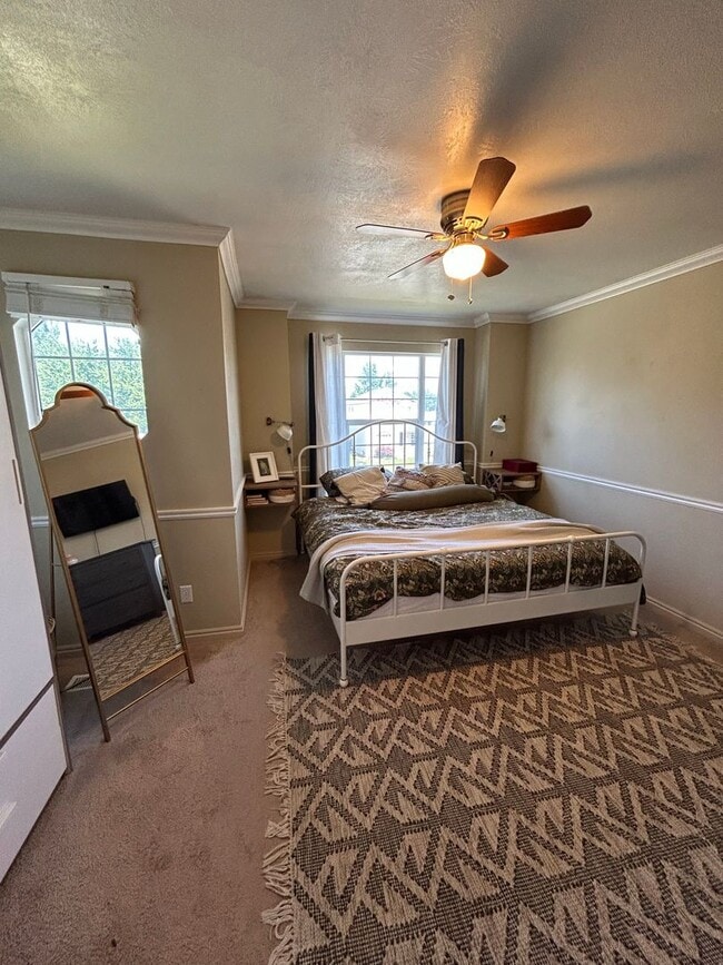 Building Photo - Utilities & Internet Included! 4 Bed 2.5 B...
