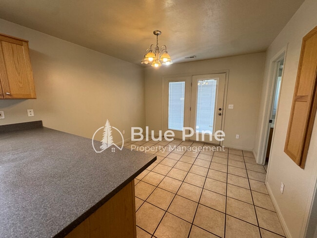 Building Photo - 429 Raven Way