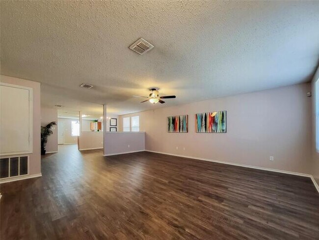 Building Photo - Open floorplan in Fort Worth 3/2/2