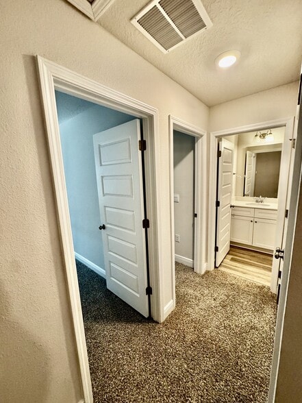 Building Photo - 5673 Stellarjay St