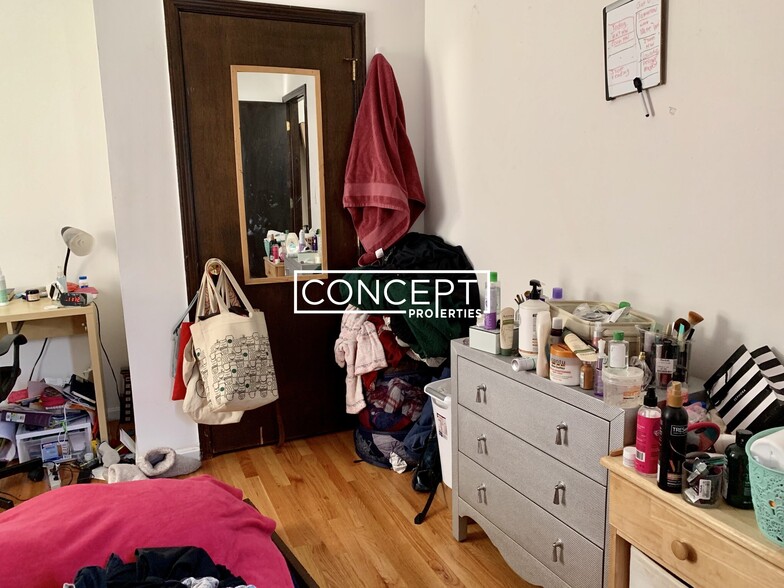 Building Photo - 8 Shepard St