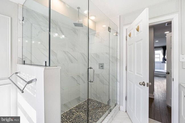 Building Photo - 2122 Sears St