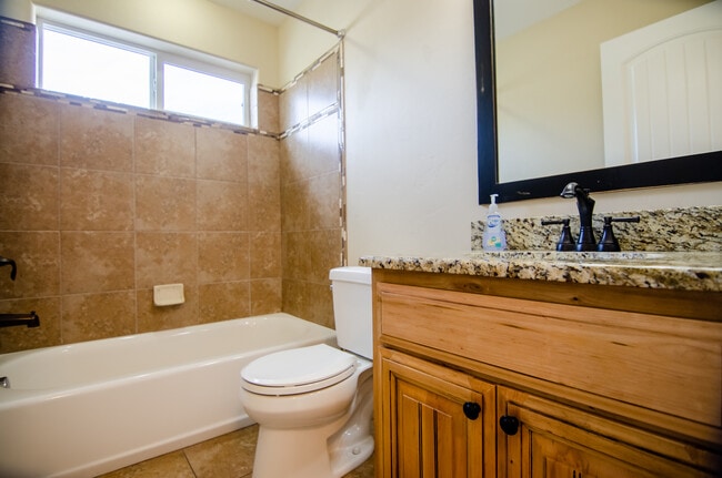 Building Photo - 4289 Daytona Cir