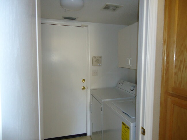 Building Photo - Southbridge Townhome
