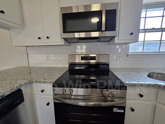 Building Photo - 1408 Johnson St